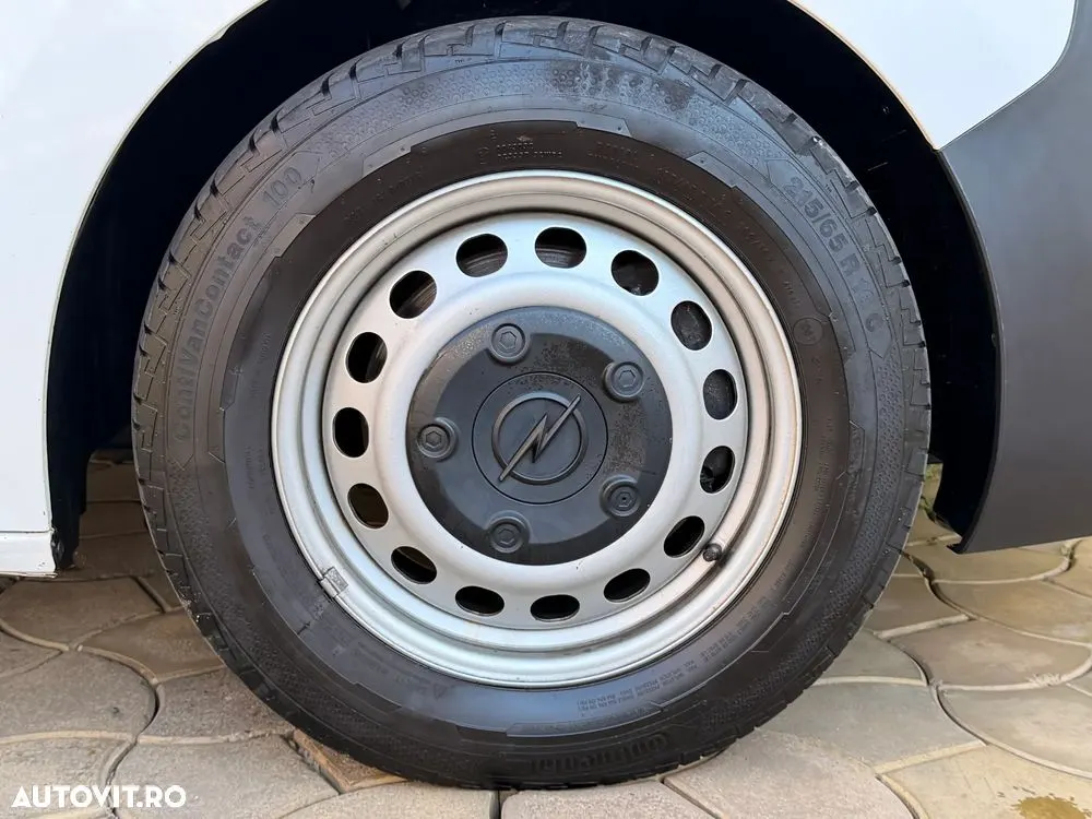 Opel Vivaro — fotografia 12