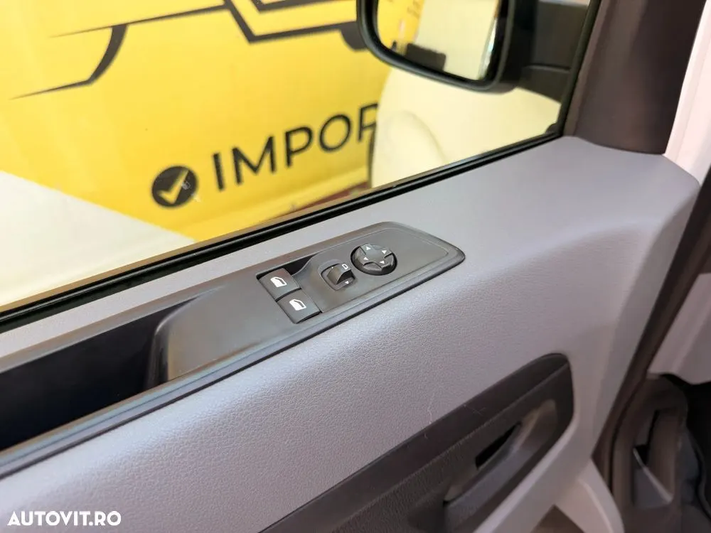 Opel Vivaro — fotografia 11
