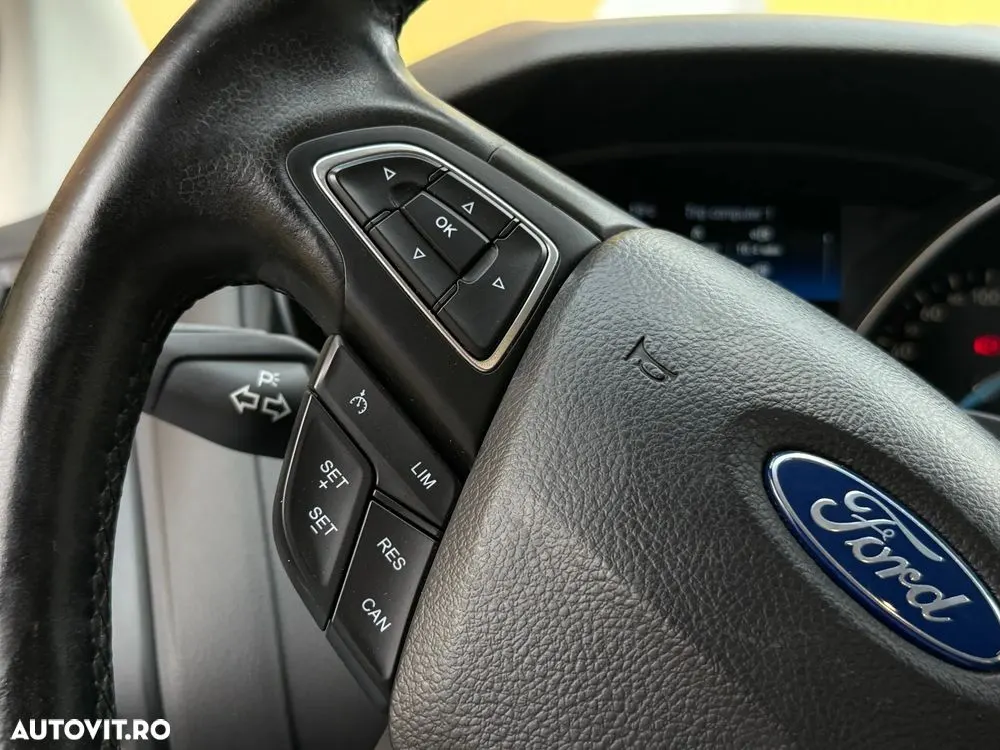 Ford Focus — fotografia 8